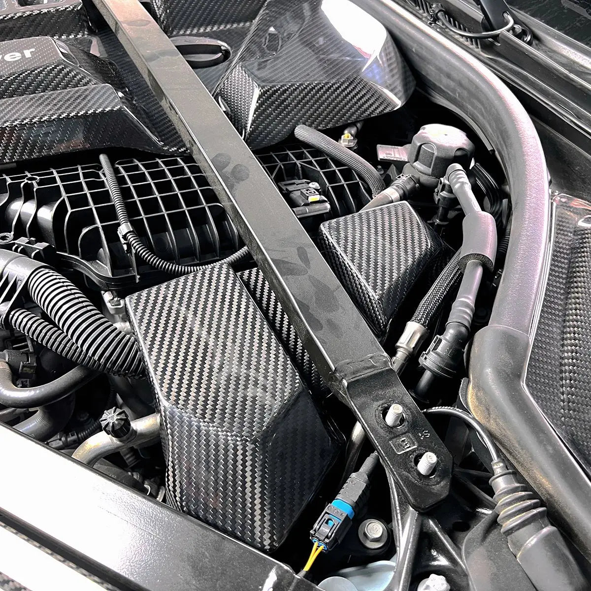 Dry Carbon Elektronikabdeckung Motorraum passend für BMW M2 G87 M3 G80 G81 M4 G82 G83