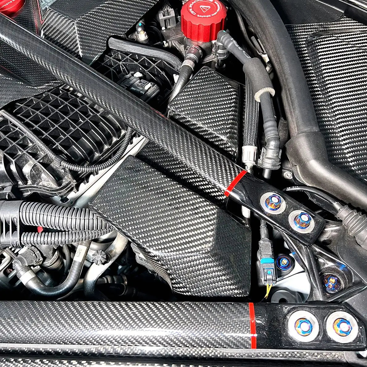 Dry Carbon Elektronikabdeckung Motorraum passend für BMW M2 G87 M3 G80 G81 M4 G82 G83