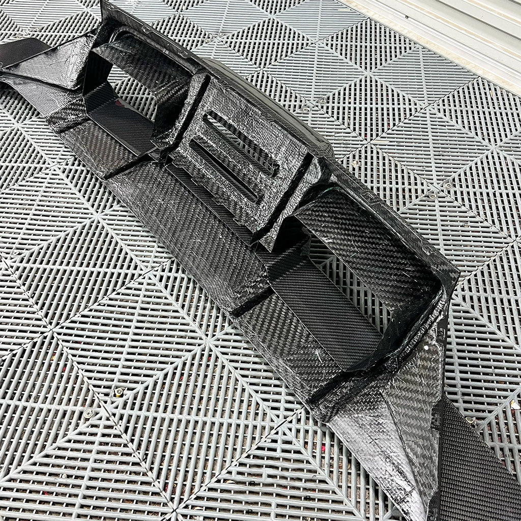 Diffusor EVO-V aus Dry Carbon - passend für BMW M2 G87