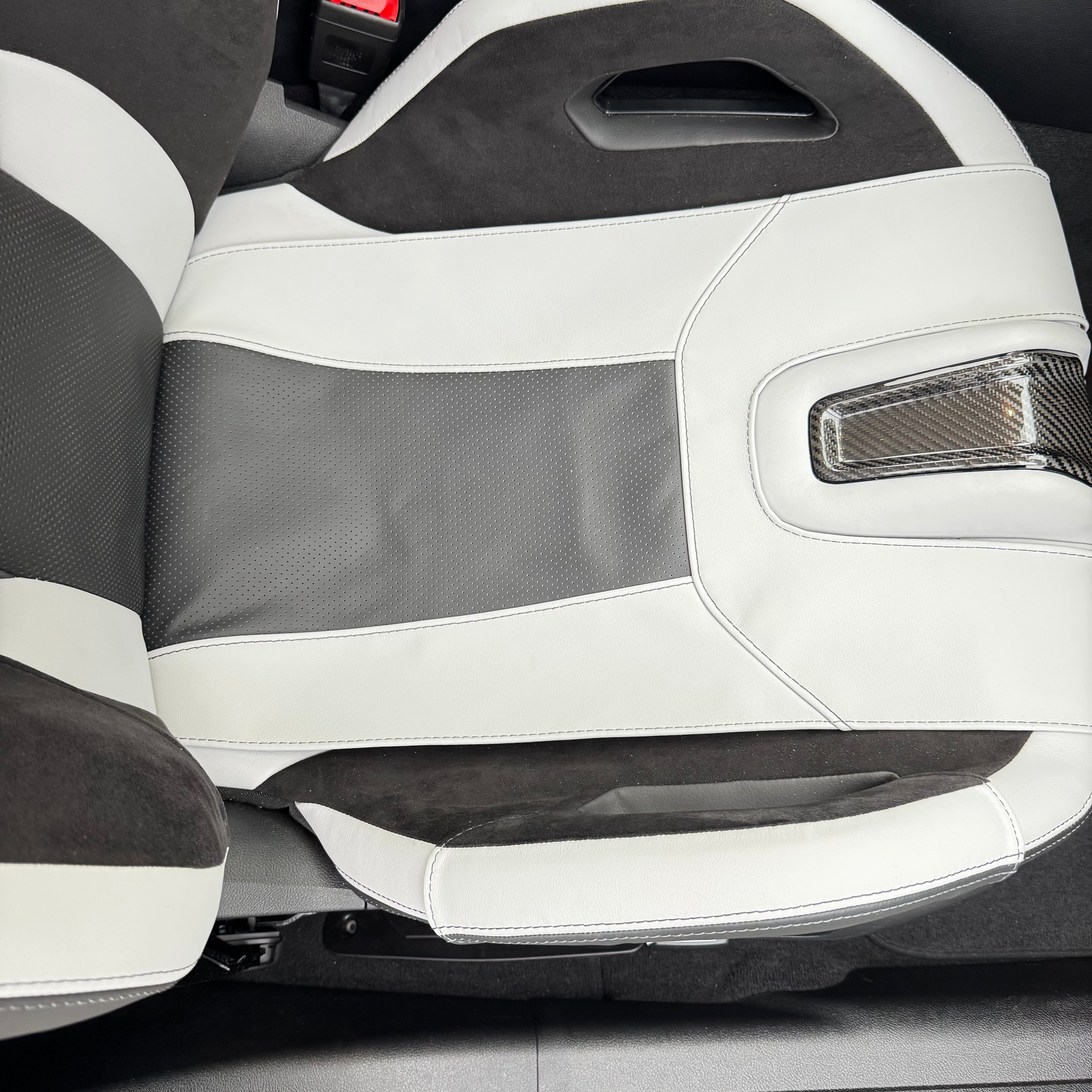 Carbono Lederschonbezug Sitzfläche Carbonsitze - passend für BMW M2 G87 M3 G80 G81 M4 G82 G83