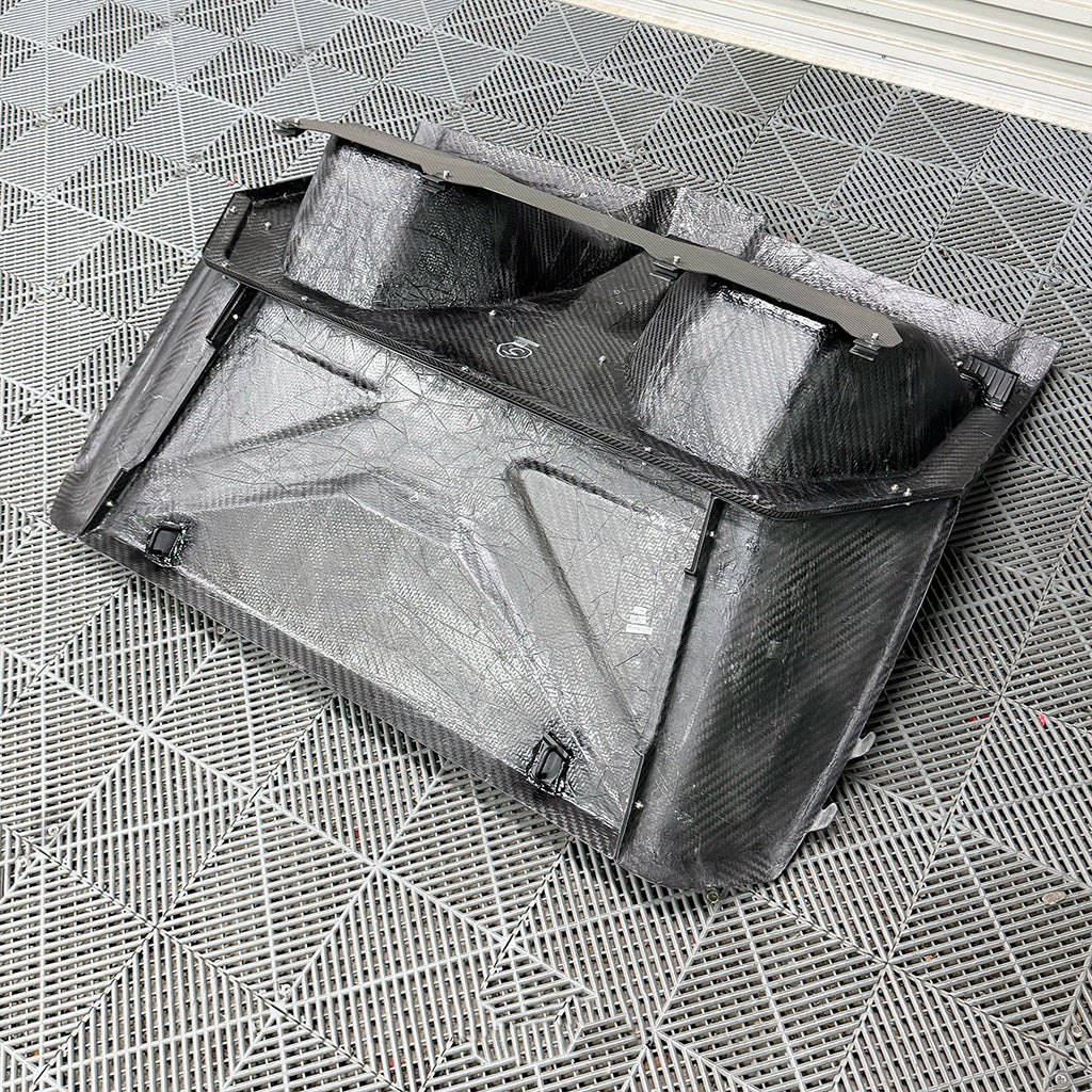 Rücksitzbank Austausch aus Dry Carbon inkl. Helmnetze - passend für BMW M4 G82